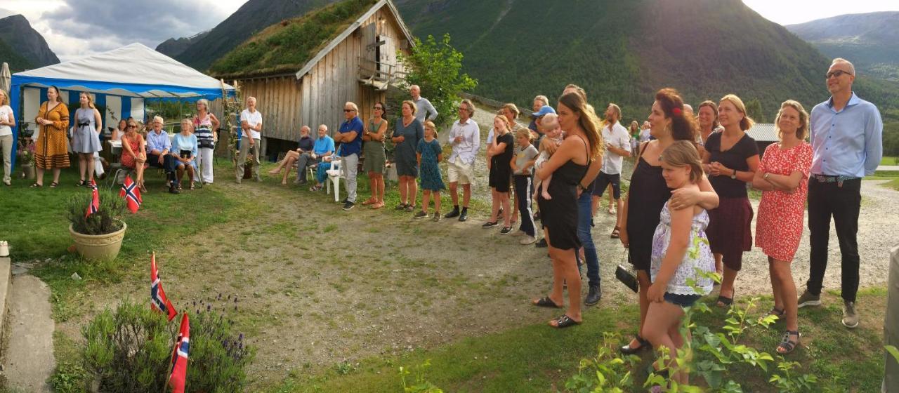 Overvoll Farm Stranda  Eksteriør billede