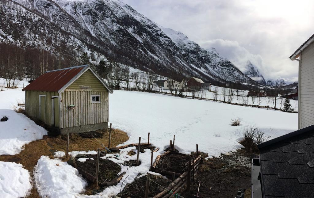 Overvoll Farm Stranda  Eksteriør billede